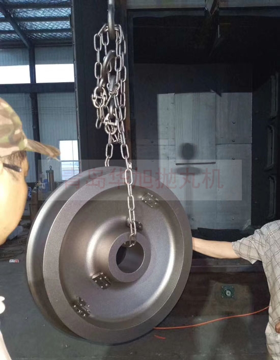 經(jīng)過吊鉤式拋丸機清理后的高鐵動車輪子效果